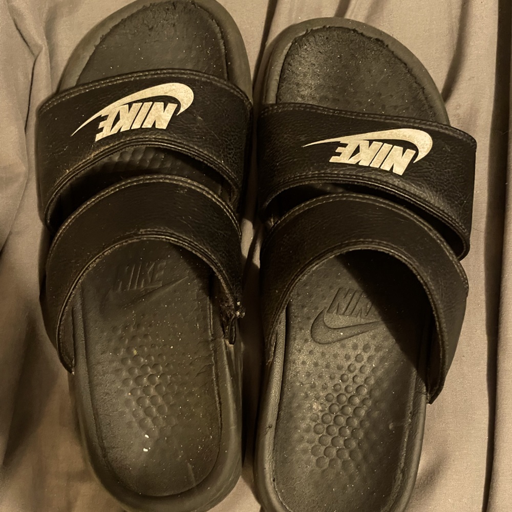 Nike men’s slip on shoe. WILL WASH AND CLEAN ONCE PURCHASED! Used and comfy!